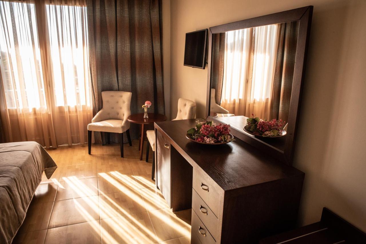 Alma Hotel Петра Экстерьер фото
